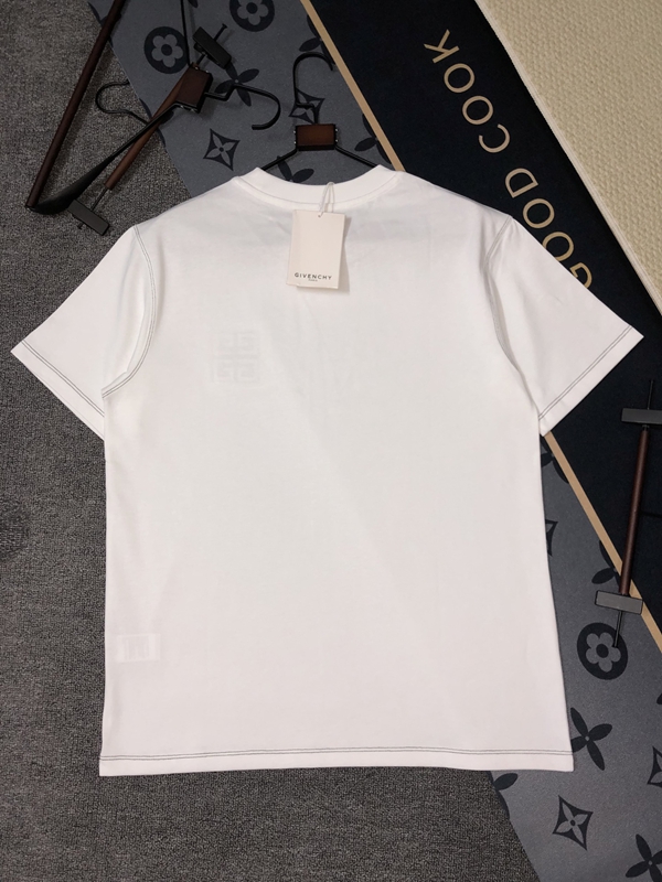 ブランドTシャツ着用イメージ